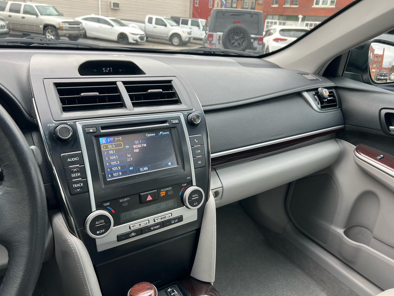 Toyota Camry 4dr Sdn I4 Auto XLE (Natl) 2013