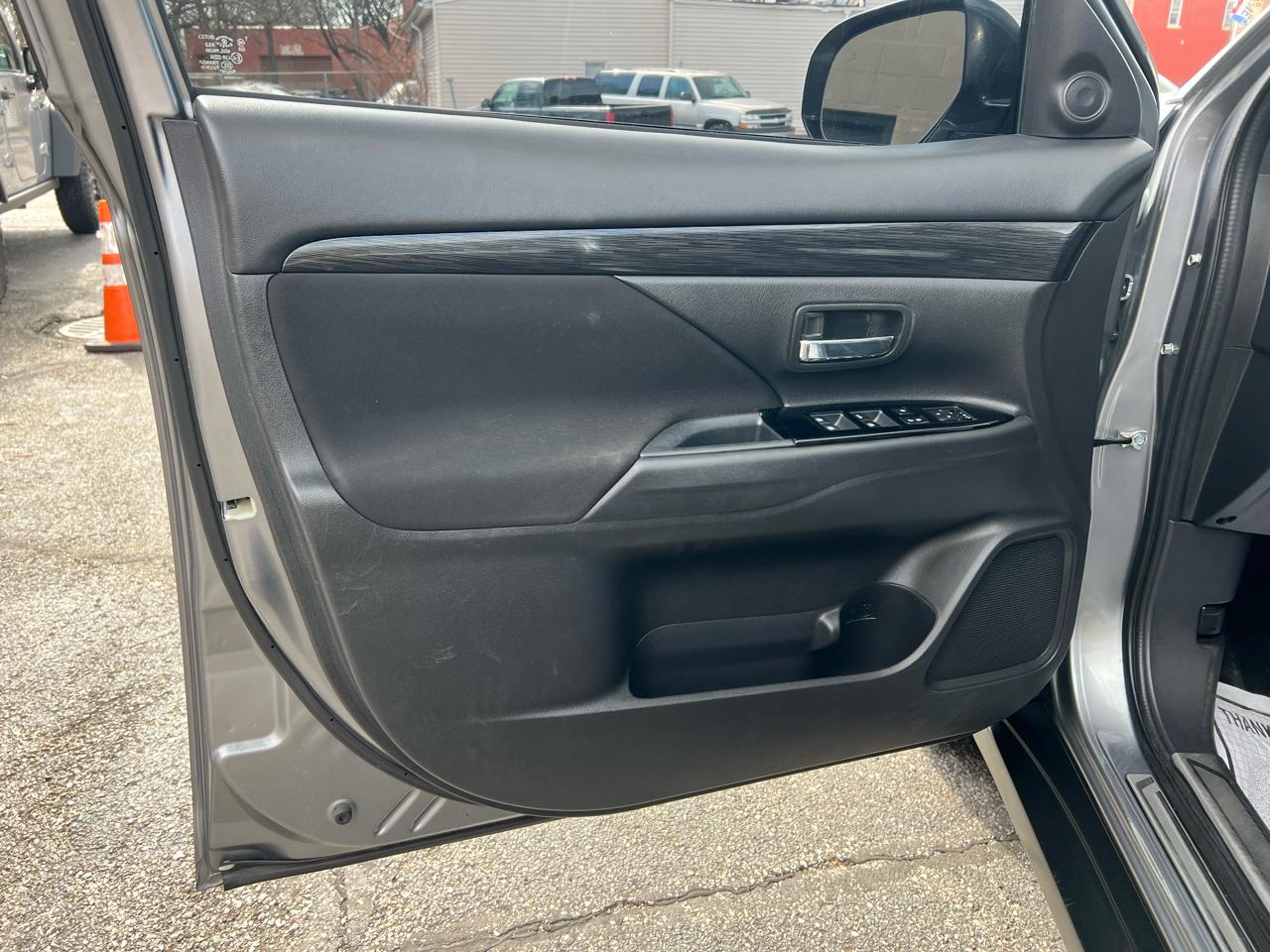 Mitsubishi Outlander LE S-AWC 2018