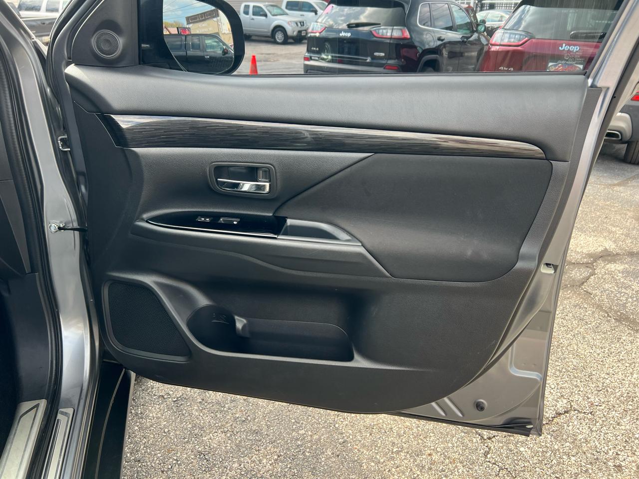 Mitsubishi Outlander LE S-AWC 2018