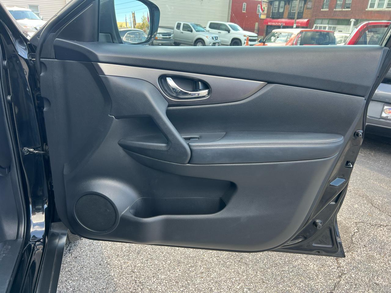 Nissan Rogue AWD 4dr SV 2016