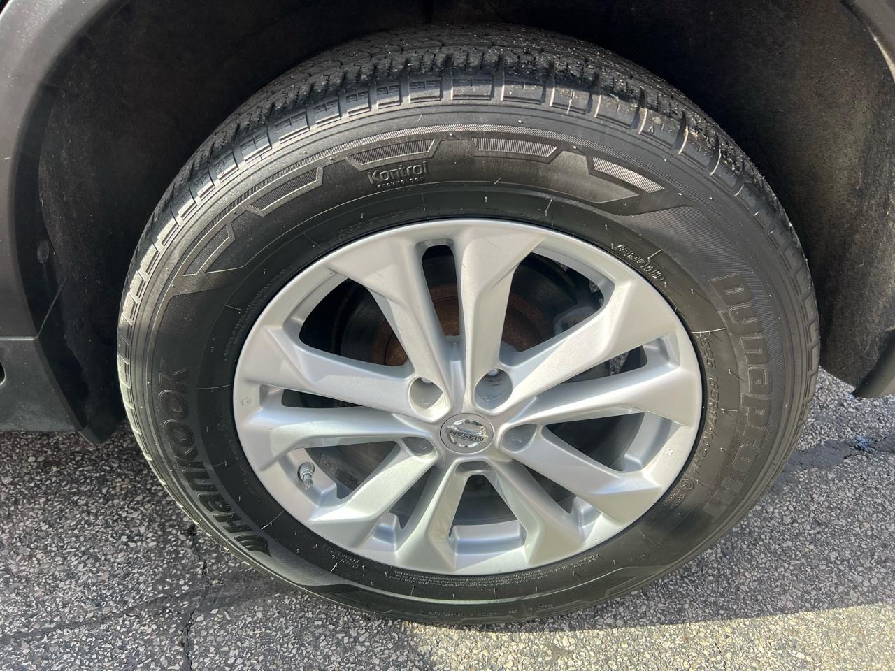 Nissan Rogue AWD 4dr SV 2016