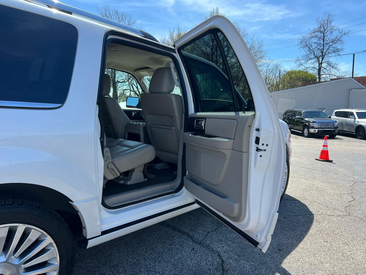 Lincoln Navigator L 4WD 4dr 2015