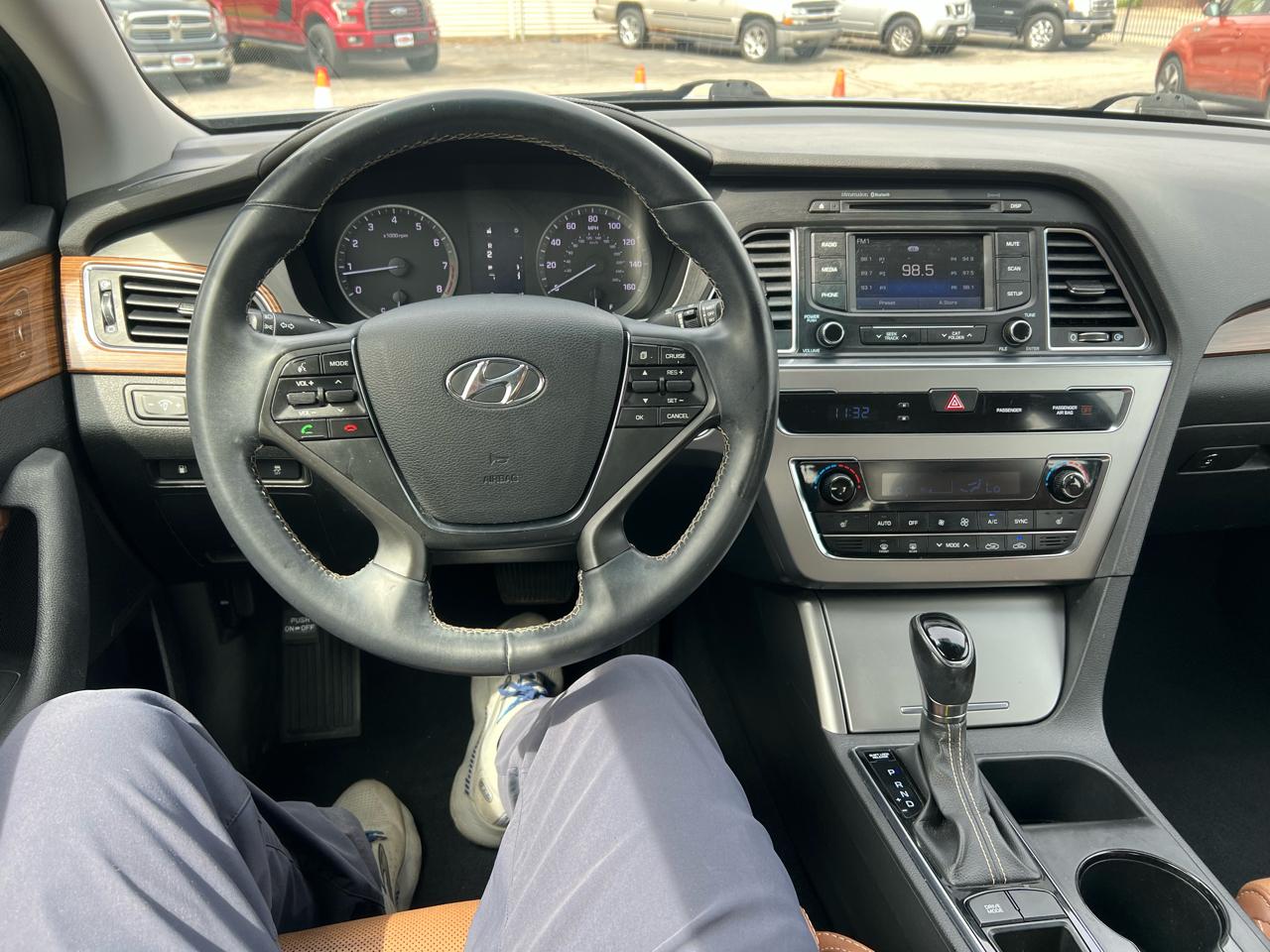 Hyundai Sonata 4dr Sdn 2.4L Limited w/Brown Seats PZEV 2015