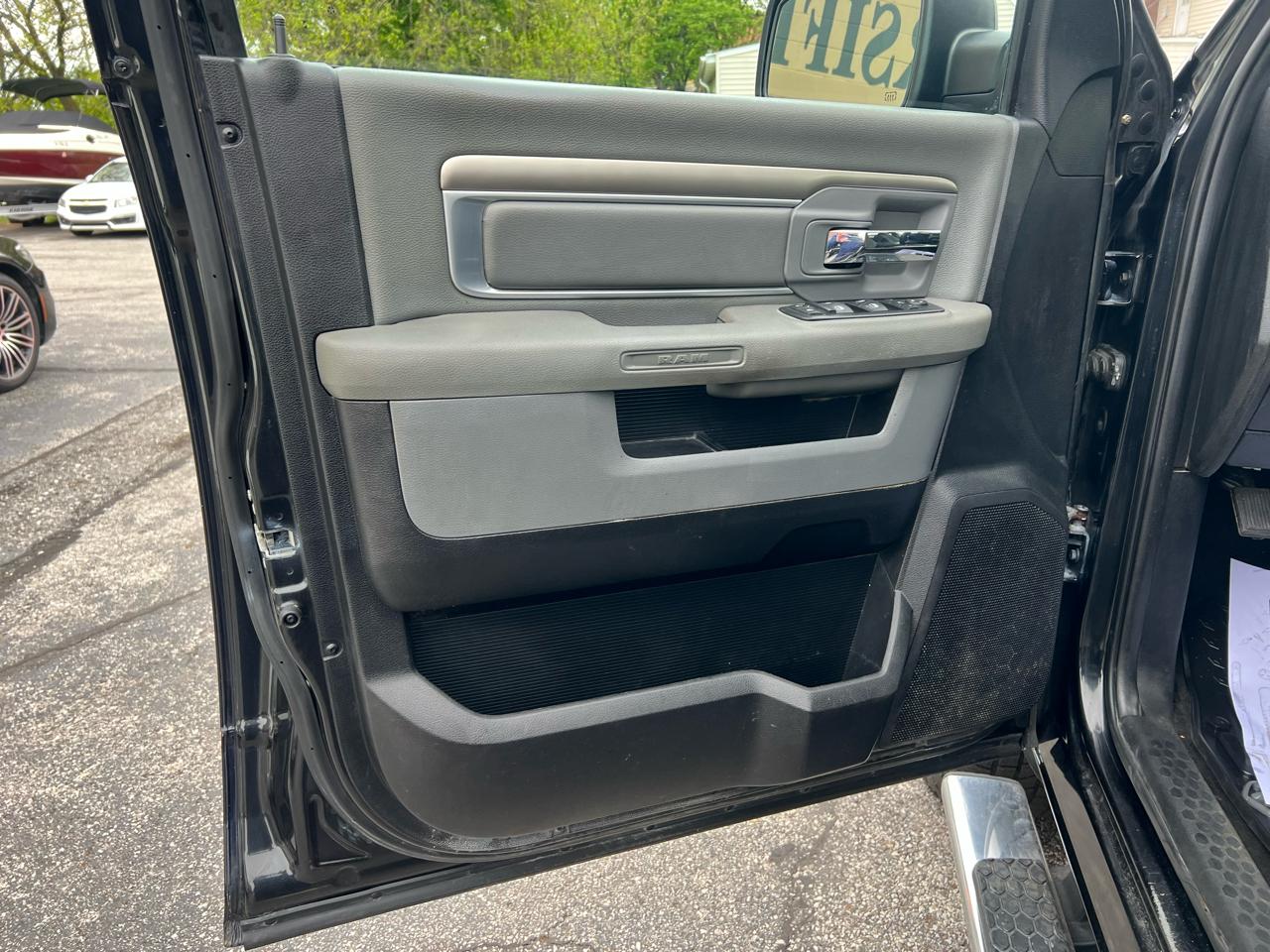 RAM 1500 4WD Crew Cab 140.5" Big Horn 2016