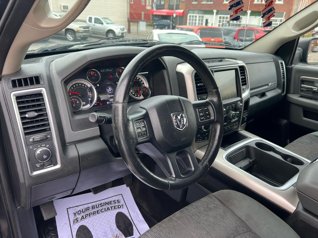 RAM 1500 4WD Crew Cab 140.5" Big Horn 2016
