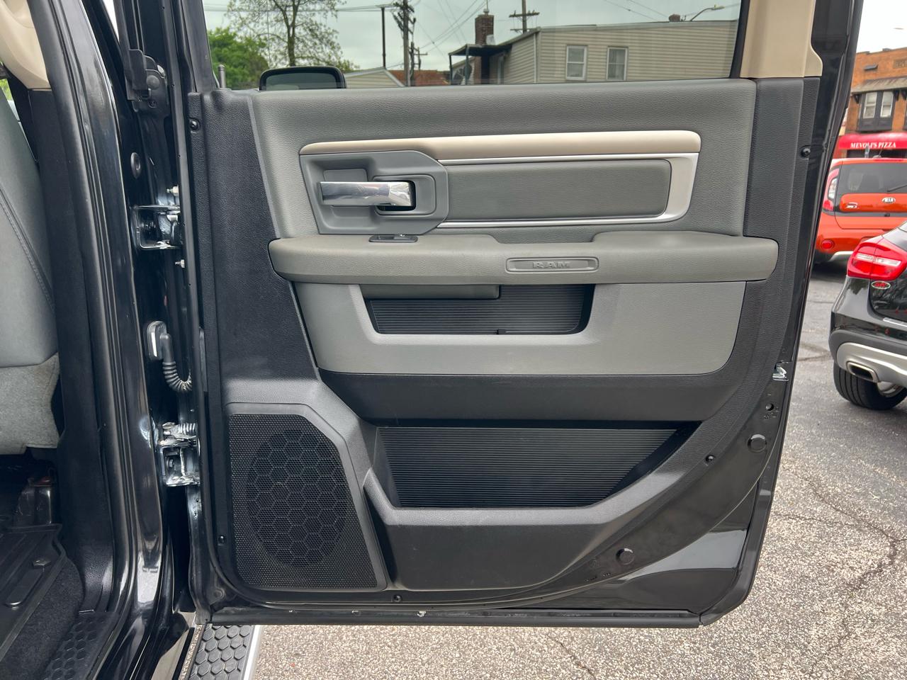 RAM 1500 4WD Crew Cab 140.5" Big Horn 2016