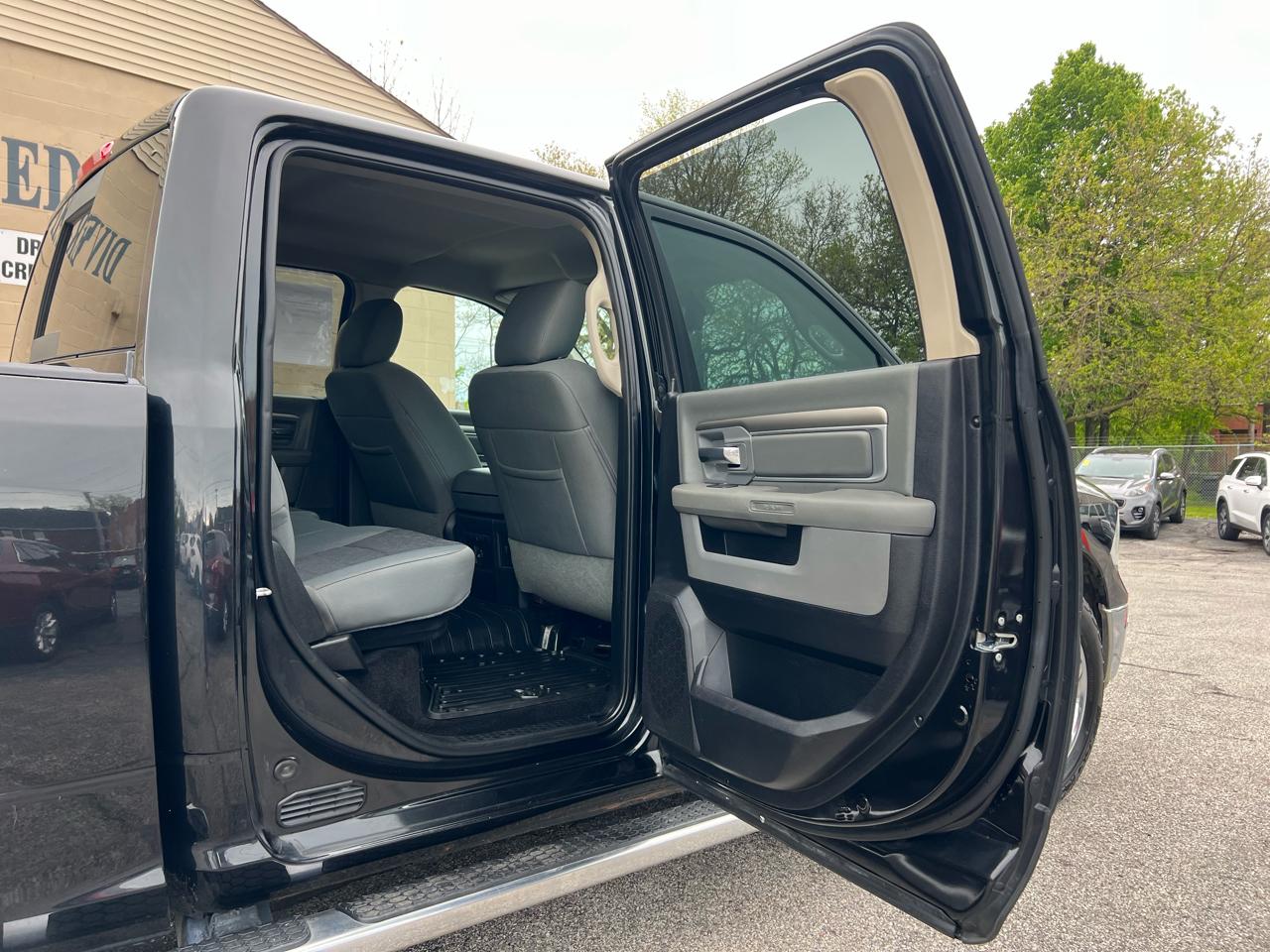 RAM 1500 4WD Crew Cab 140.5" Big Horn 2016