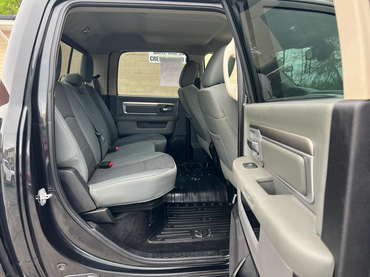 RAM 1500 4WD Crew Cab 140.5" Big Horn 2016