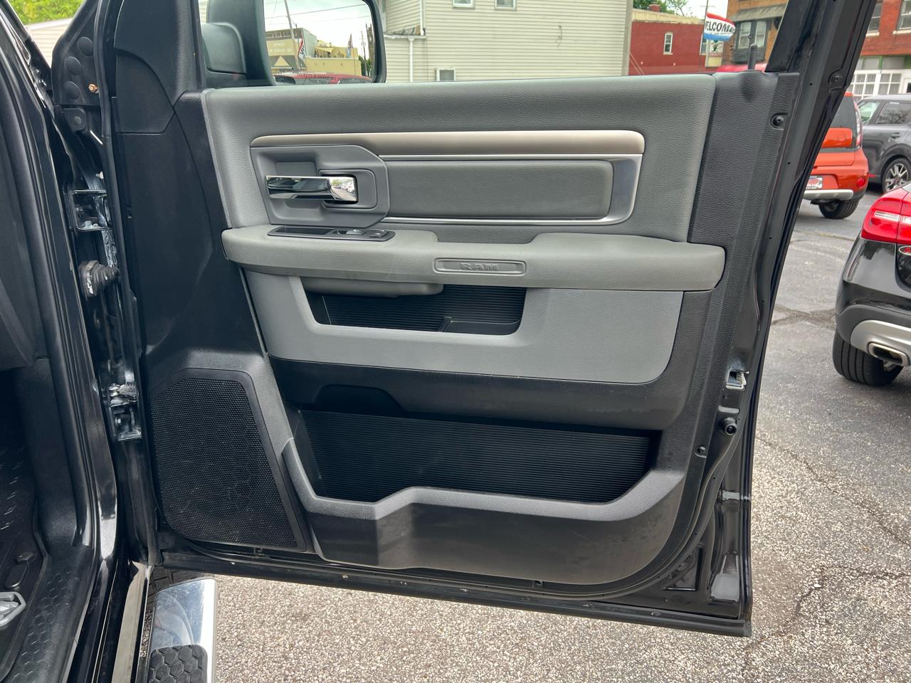 RAM 1500 4WD Crew Cab 140.5" Big Horn 2016