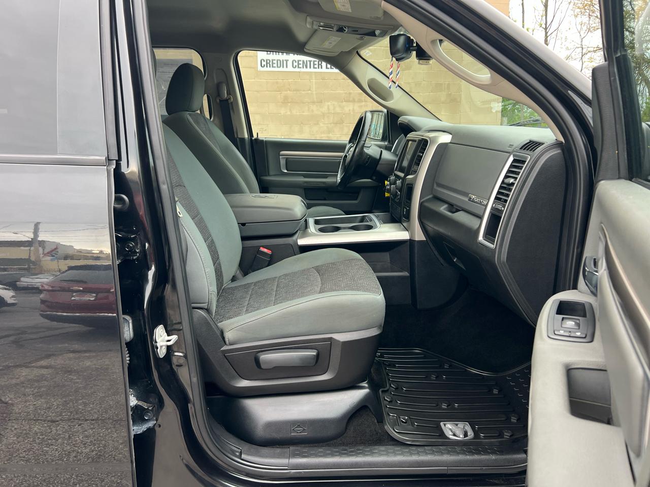 RAM 1500 4WD Crew Cab 140.5" Big Horn 2016
