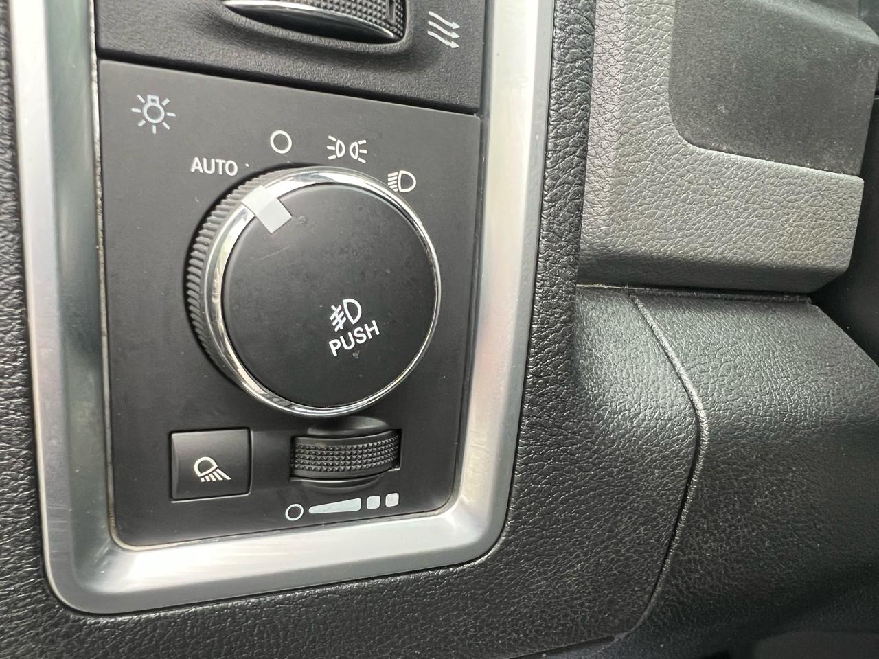 RAM 1500 4WD Crew Cab 140.5" Big Horn 2016
