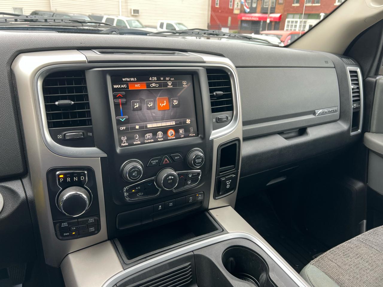 RAM 1500 4WD Crew Cab 140.5" Big Horn 2016