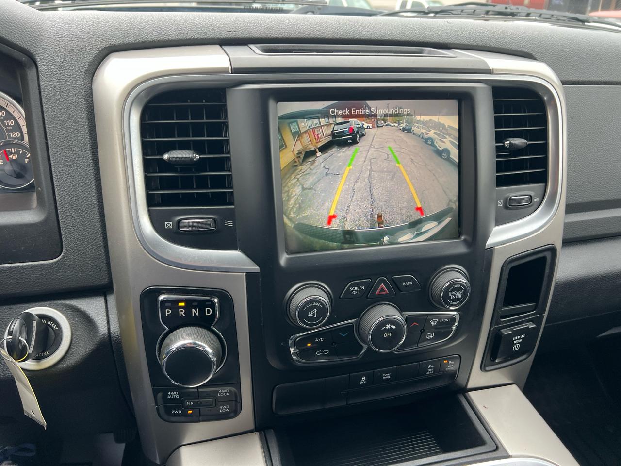 RAM 1500 4WD Crew Cab 140.5" Big Horn 2016