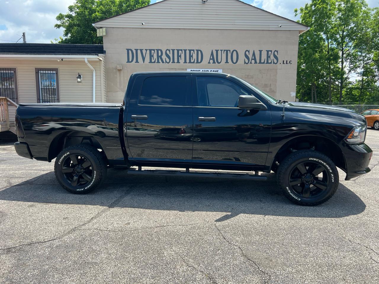 RAM 1500 4WD Crew Cab 140.5" Express 2014