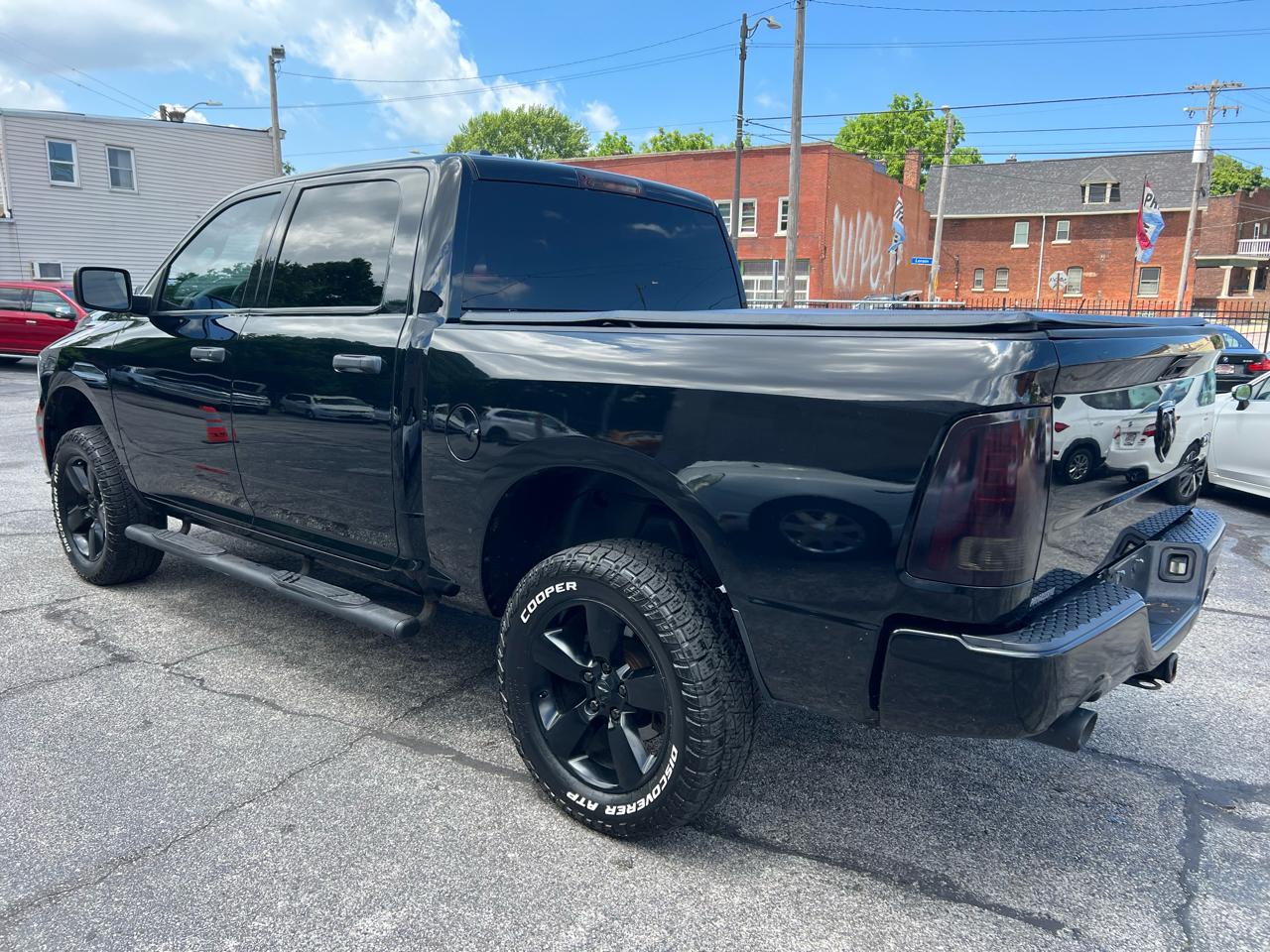 RAM 1500 4WD Crew Cab 140.5" Express 2014