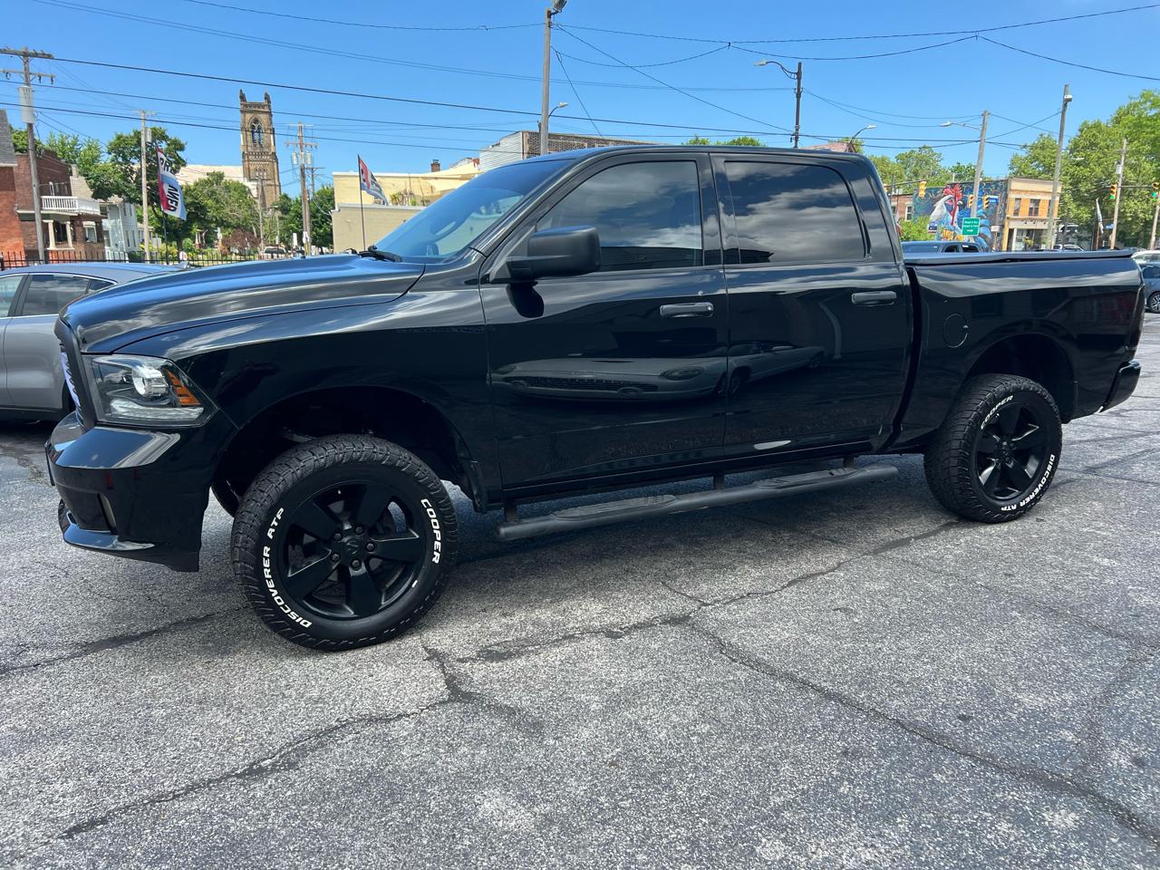 RAM 1500 4WD Crew Cab 140.5" Express 2014