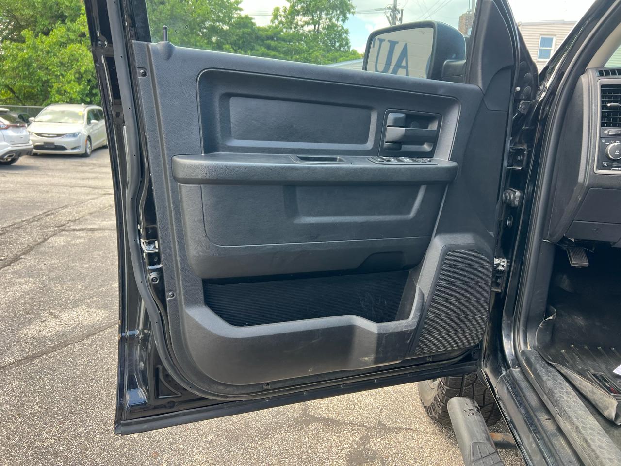 RAM 1500 4WD Crew Cab 140.5" Express 2014