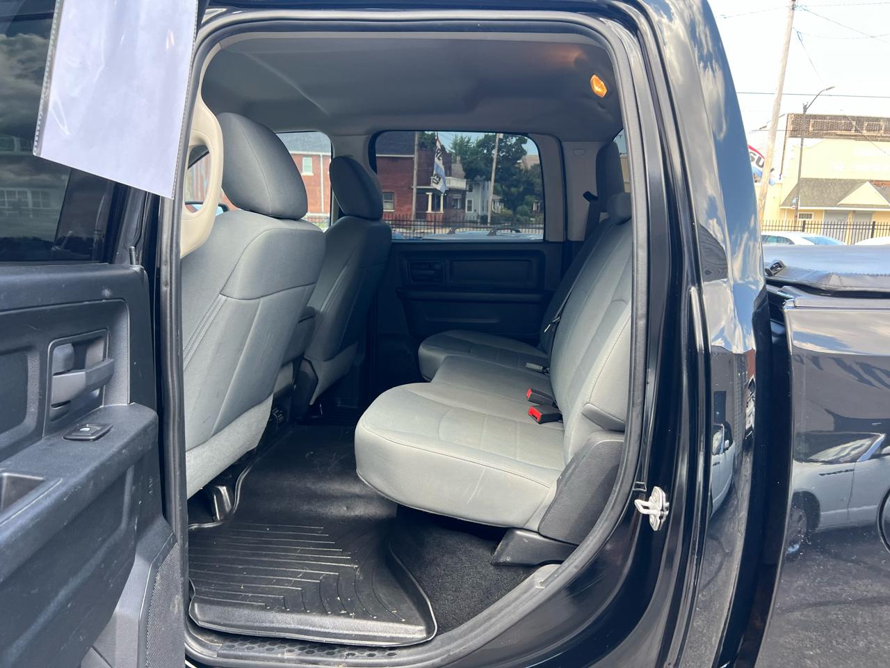 RAM 1500 4WD Crew Cab 140.5" Express 2014