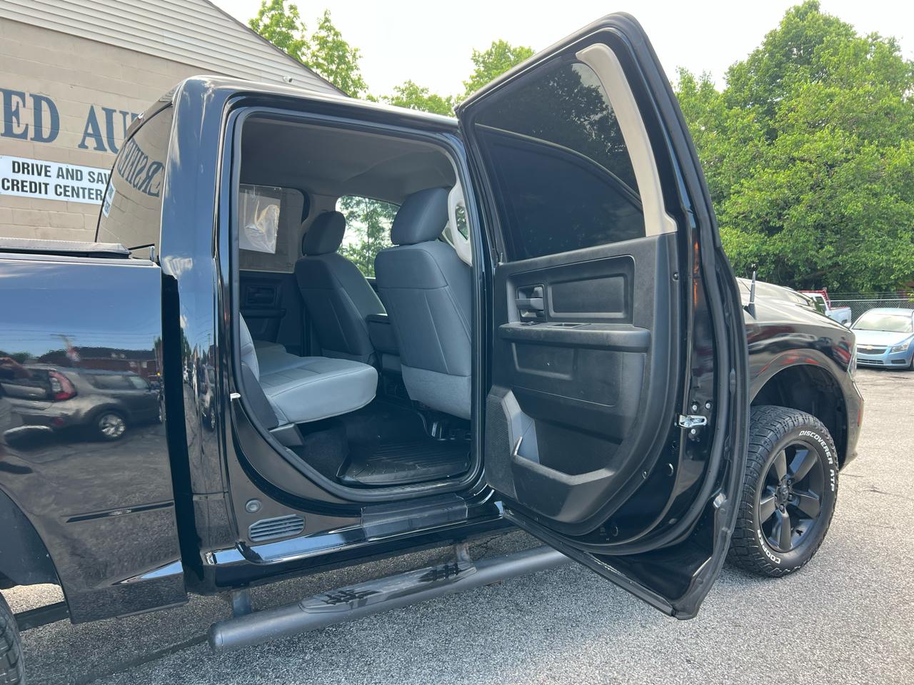 RAM 1500 4WD Crew Cab 140.5" Express 2014