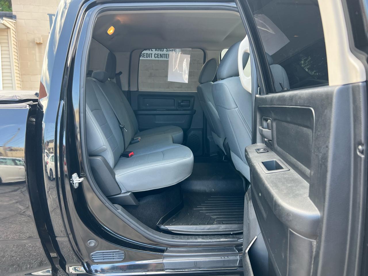 RAM 1500 4WD Crew Cab 140.5" Express 2014