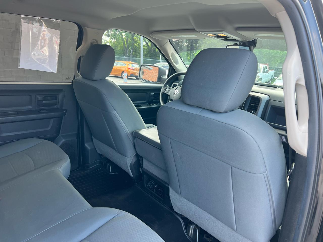 RAM 1500 4WD Crew Cab 140.5" Express 2014