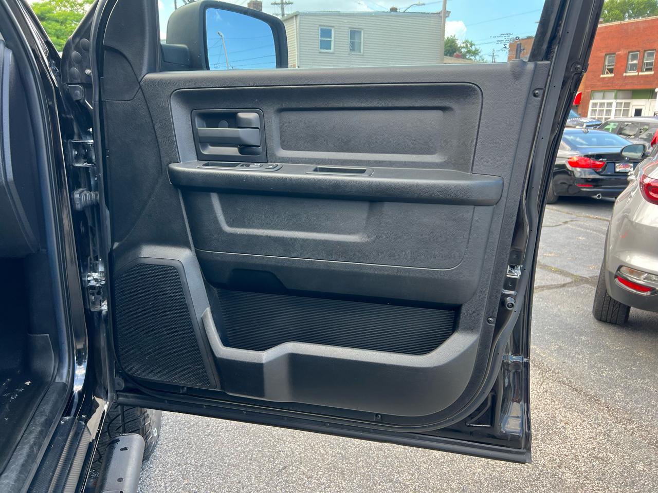 RAM 1500 4WD Crew Cab 140.5" Express 2014
