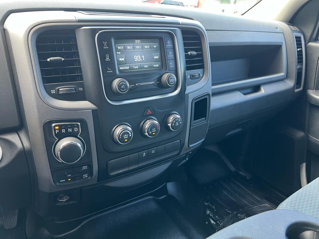 RAM 1500 4WD Crew Cab 140.5" Express 2014