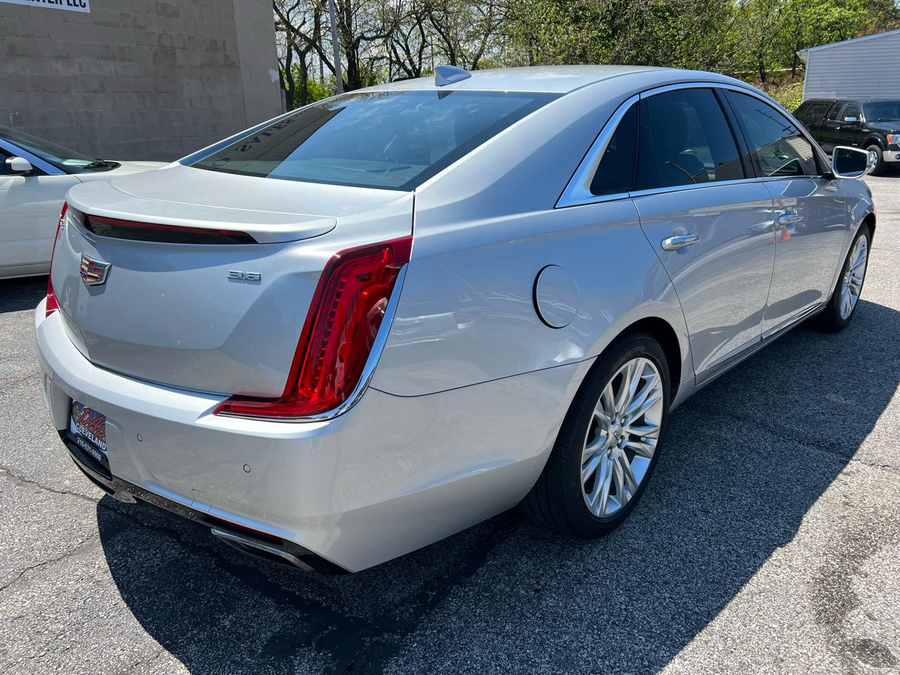Cadillac XTS 4dr Sdn Luxury FWD 2018