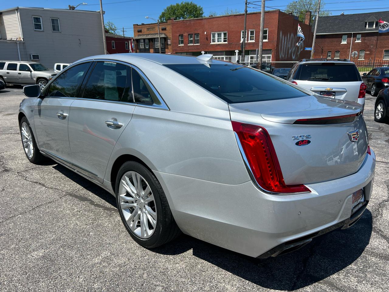 Cadillac XTS 4dr Sdn Luxury FWD 2018
