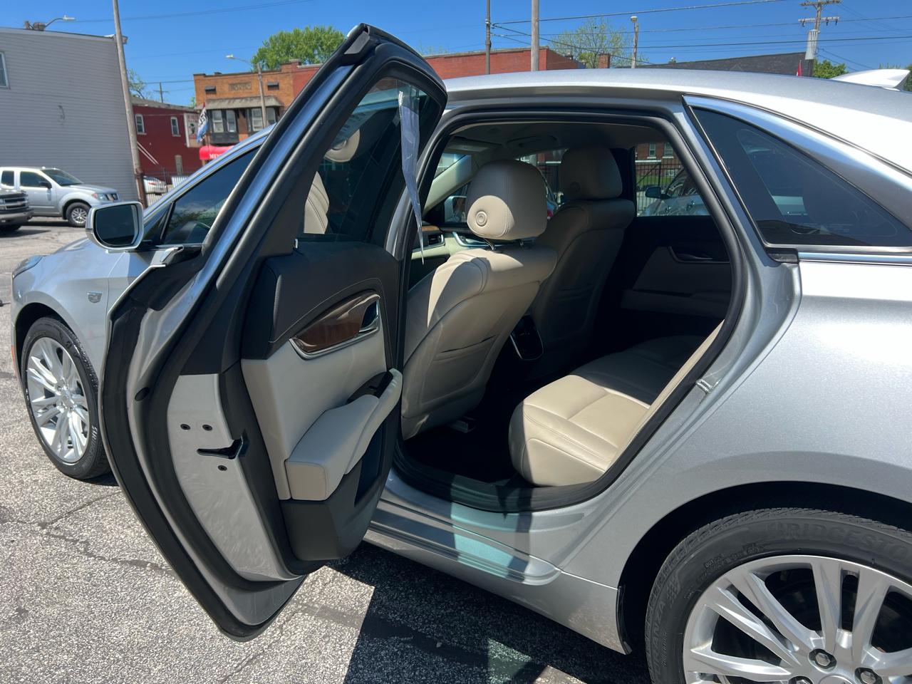 Cadillac XTS 4dr Sdn Luxury FWD 2018