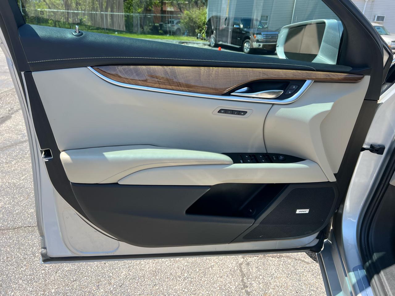 Cadillac XTS 4dr Sdn Luxury FWD 2018