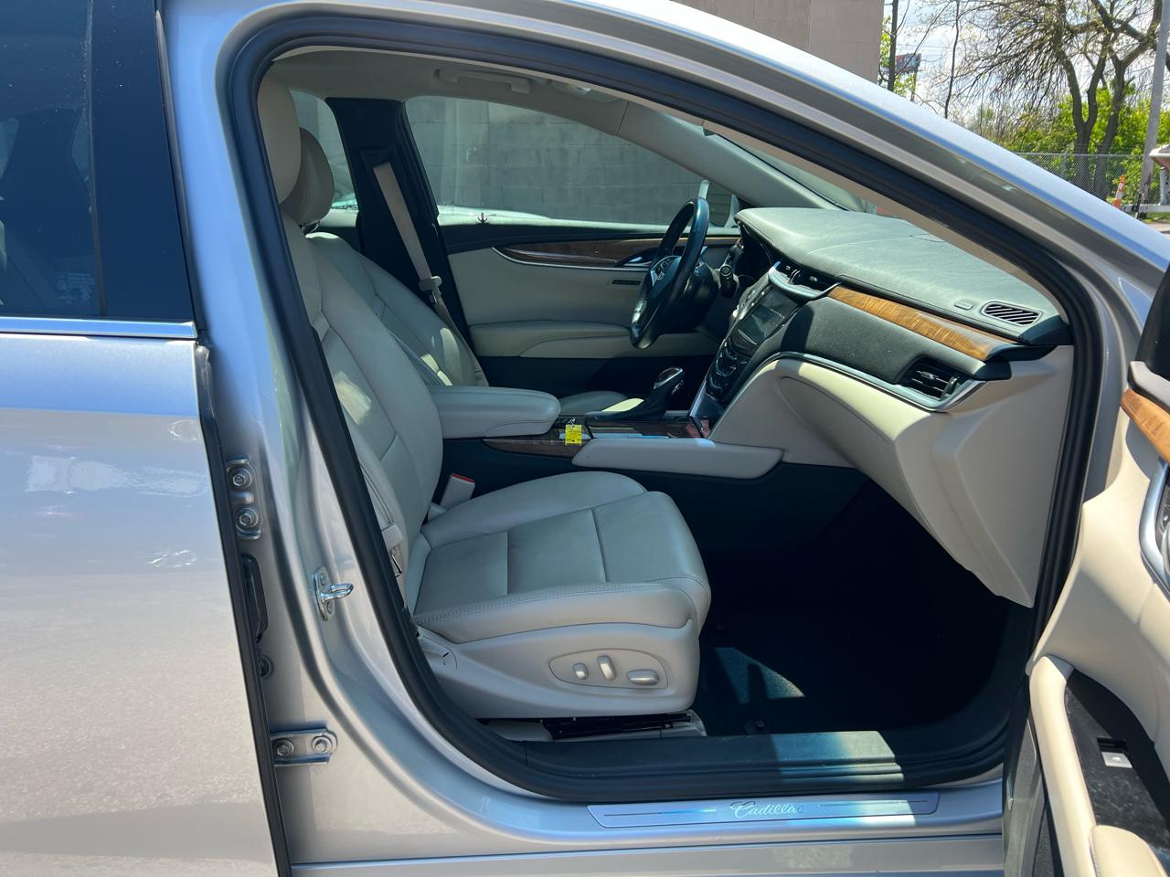 Cadillac XTS 4dr Sdn Luxury FWD 2018