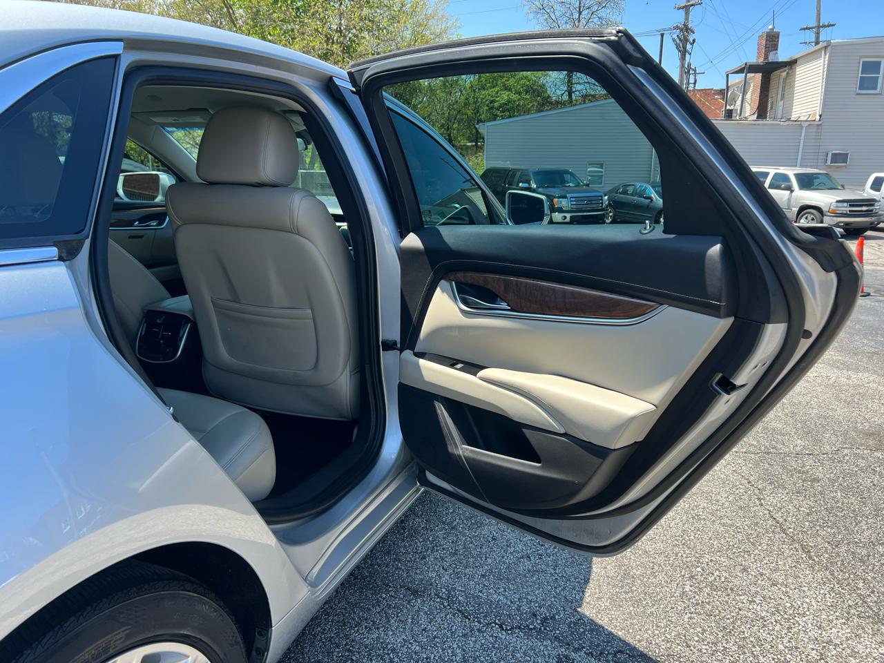 Cadillac XTS 4dr Sdn Luxury FWD 2018