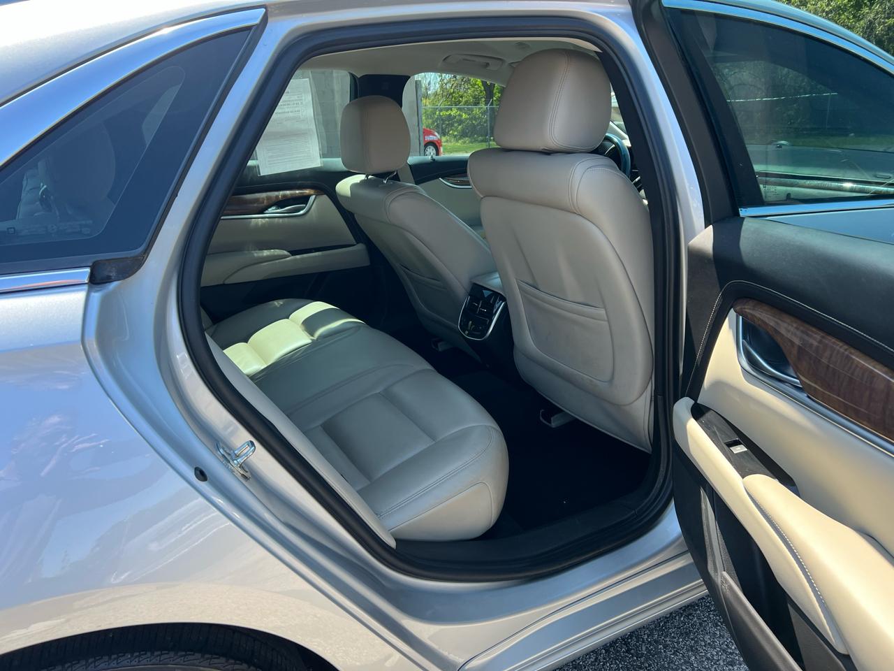 Cadillac XTS 4dr Sdn Luxury FWD 2018