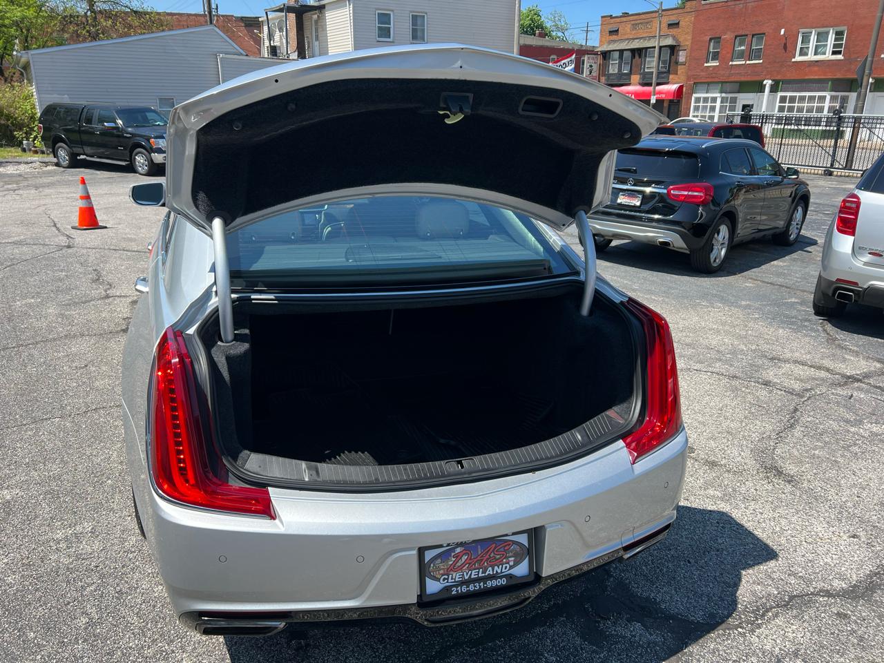 Cadillac XTS 4dr Sdn Luxury FWD 2018