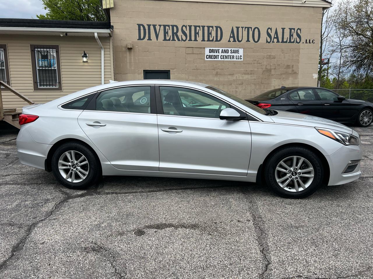 Hyundai Sonata 4dr Sdn 2.4L SE 2015