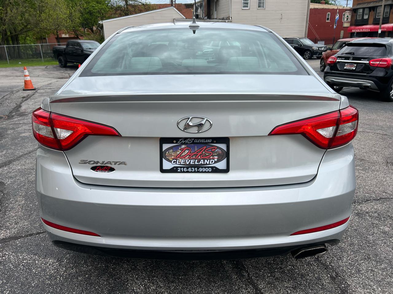 Hyundai Sonata 4dr Sdn 2.4L SE 2015