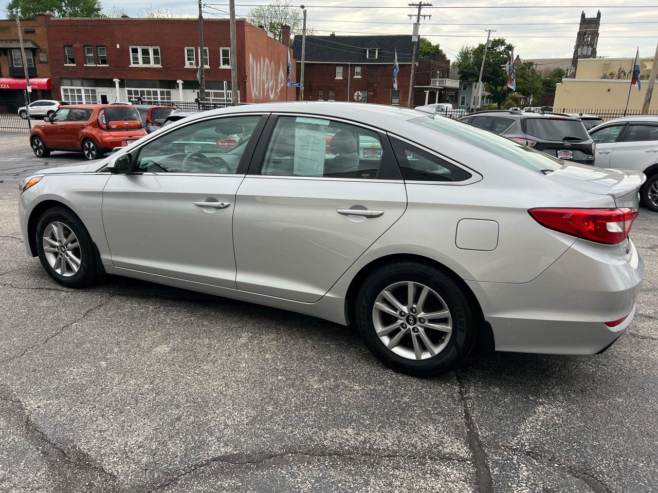 Hyundai Sonata 4dr Sdn 2.4L SE 2015