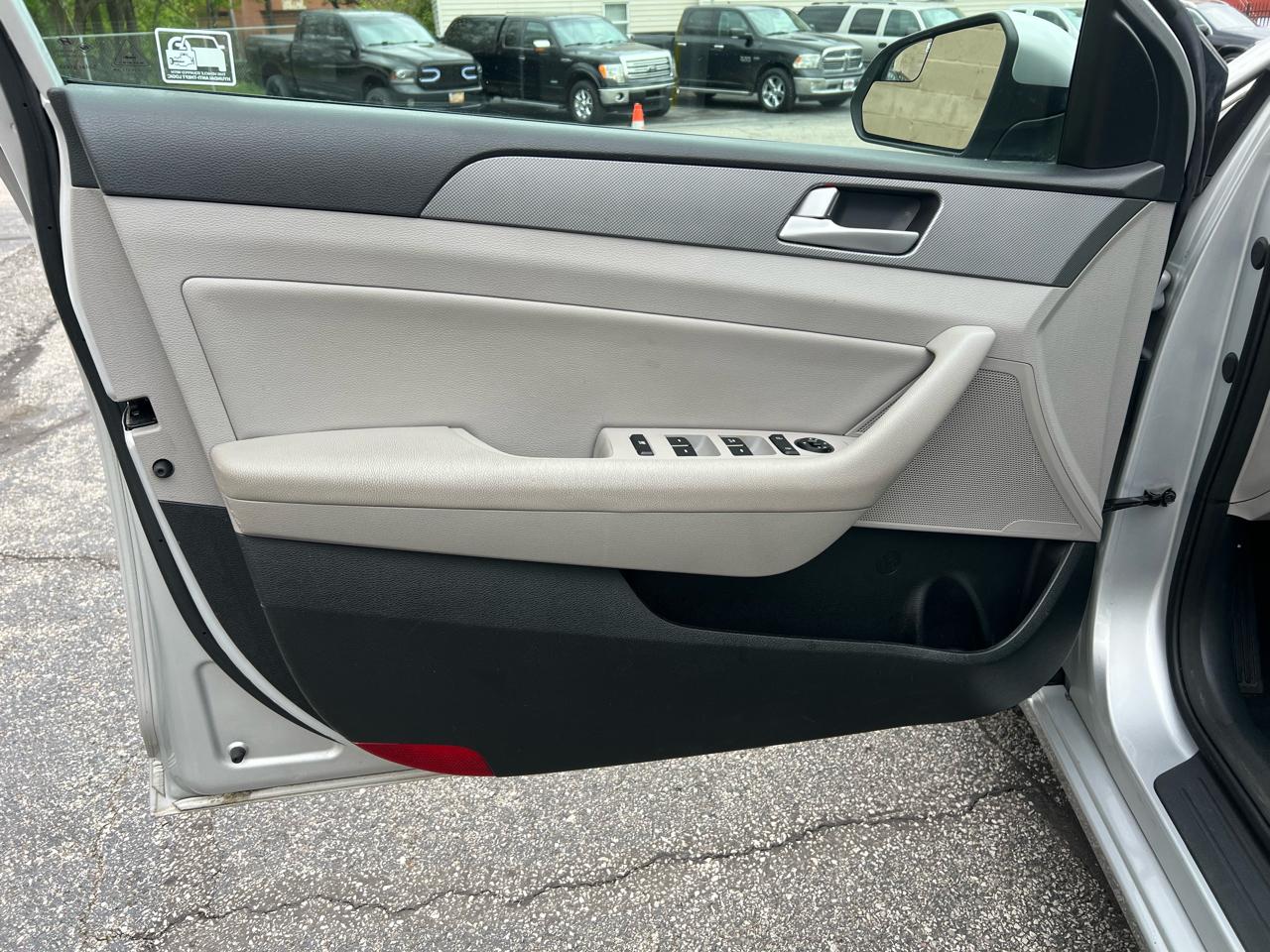 Hyundai Sonata 4dr Sdn 2.4L SE 2015