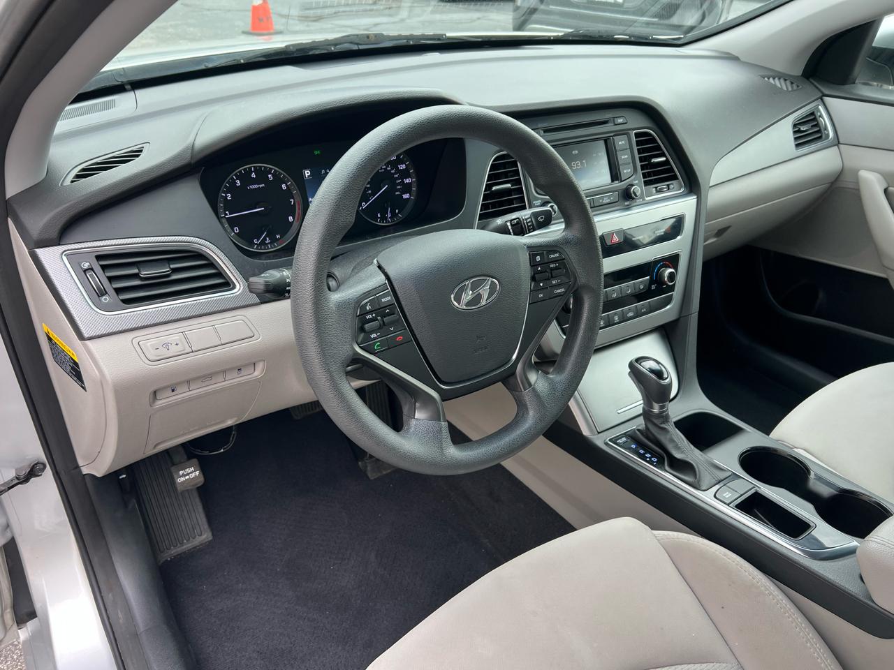 Hyundai Sonata 4dr Sdn 2.4L SE 2015