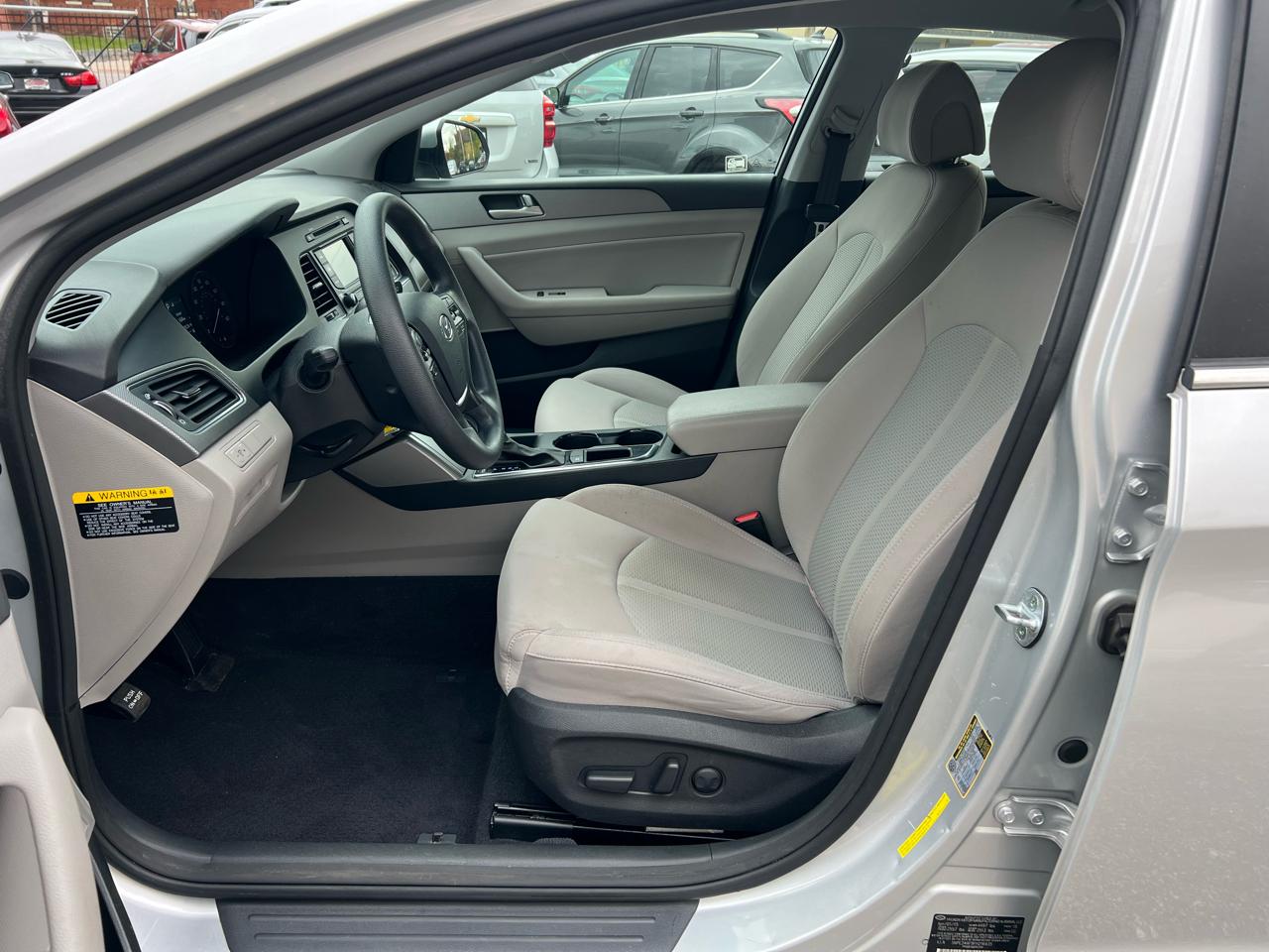 Hyundai Sonata 4dr Sdn 2.4L SE 2015