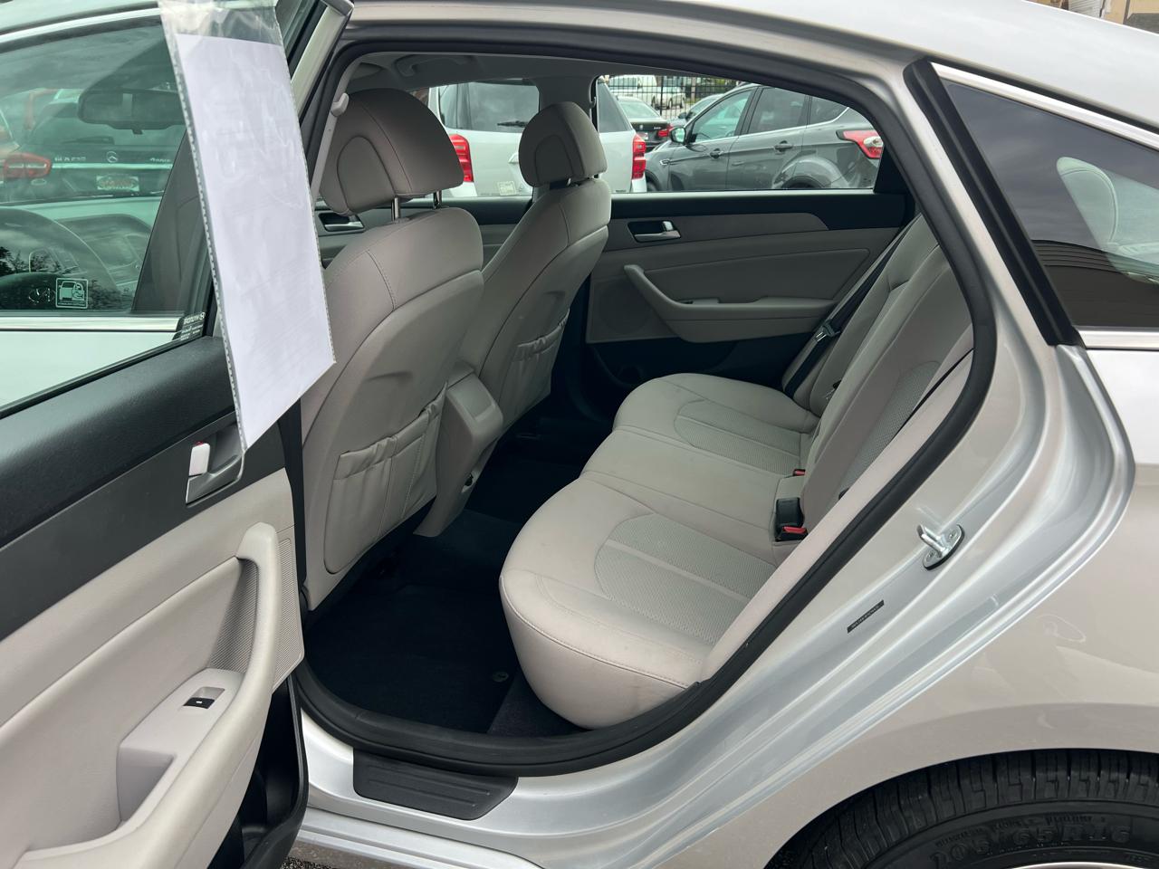 Hyundai Sonata 4dr Sdn 2.4L SE 2015