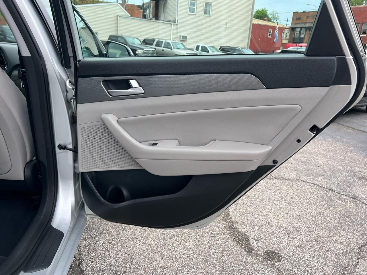 Hyundai Sonata 4dr Sdn 2.4L SE 2015
