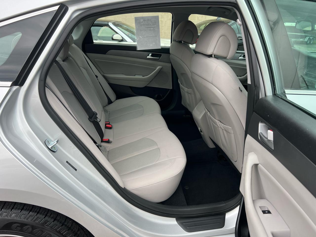 Hyundai Sonata 4dr Sdn 2.4L SE 2015