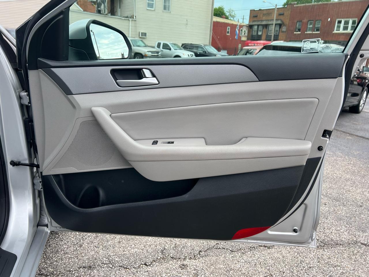 Hyundai Sonata 4dr Sdn 2.4L SE 2015