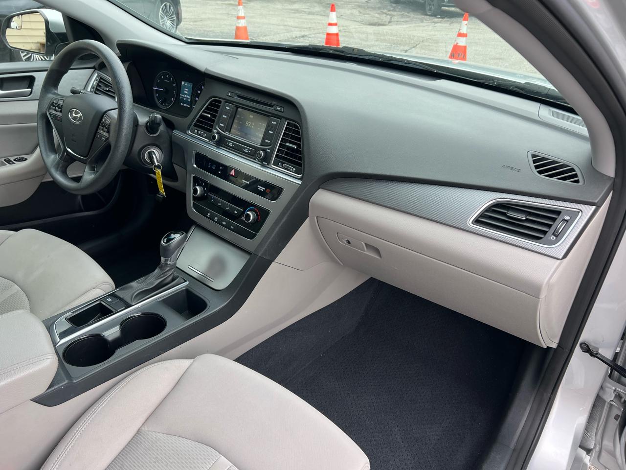 Hyundai Sonata 4dr Sdn 2.4L SE 2015