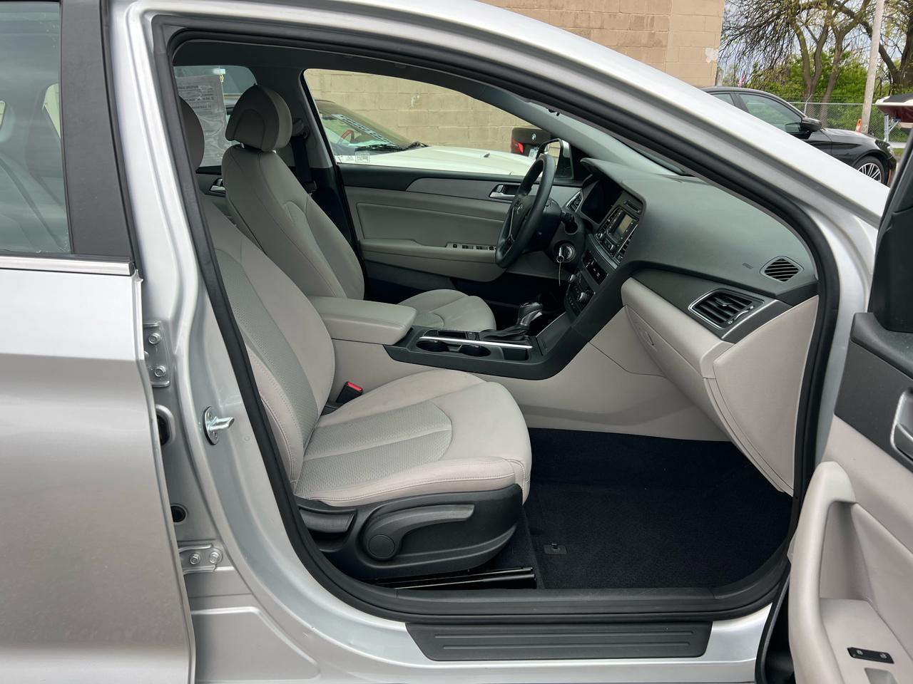 Hyundai Sonata 4dr Sdn 2.4L SE 2015