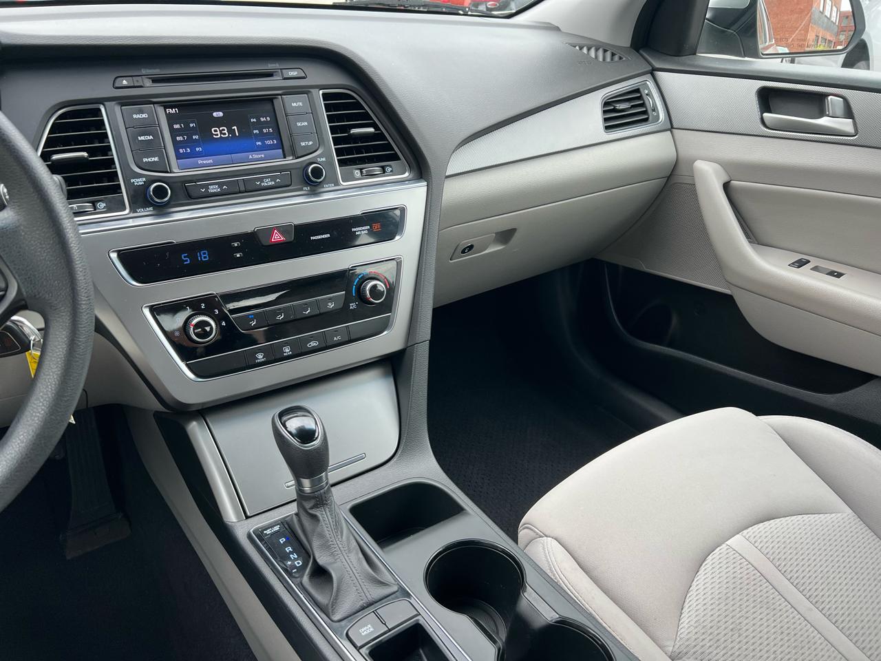 Hyundai Sonata 4dr Sdn 2.4L SE 2015