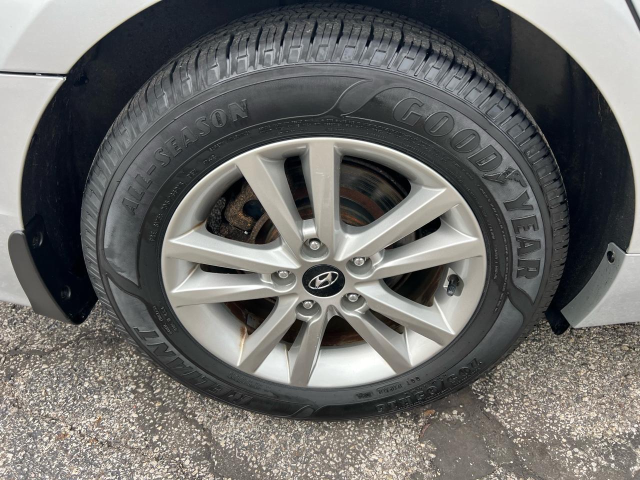 Hyundai Sonata 4dr Sdn 2.4L SE 2015