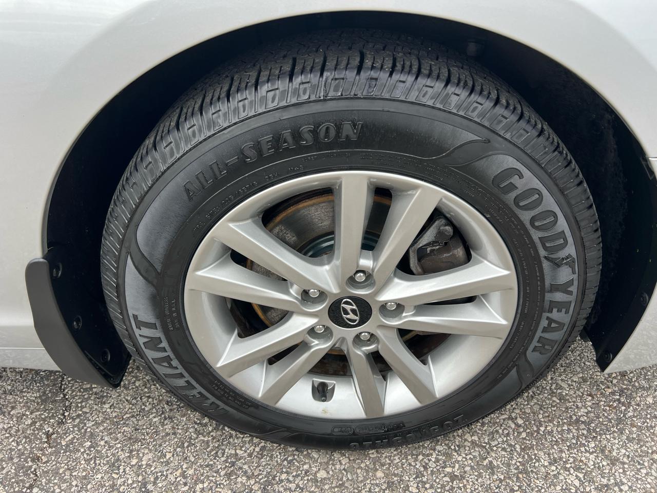 Hyundai Sonata 4dr Sdn 2.4L SE 2015